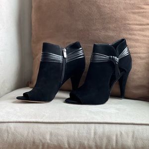 Vince Camuto Black Open-Toe Booties Size 7.5 EUC